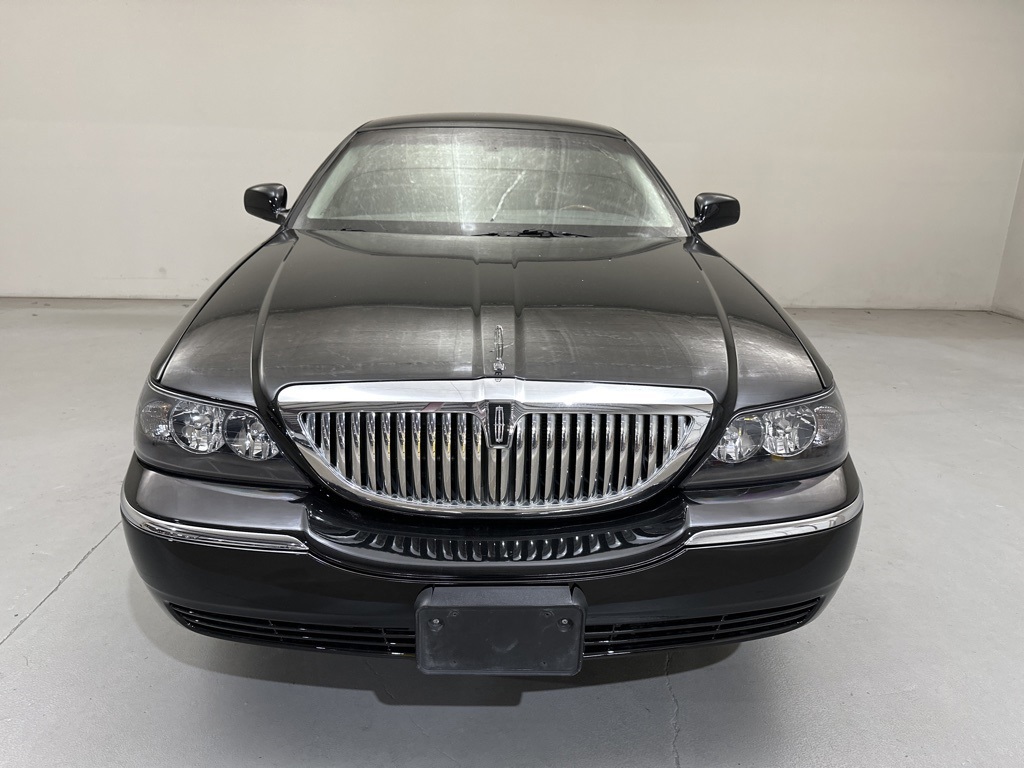 Used Lincoln Town Car for sale in Houston TX.  We Finance! 