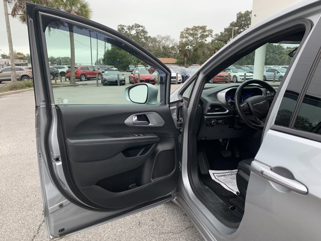 used 2018 Chrysler Pacifica